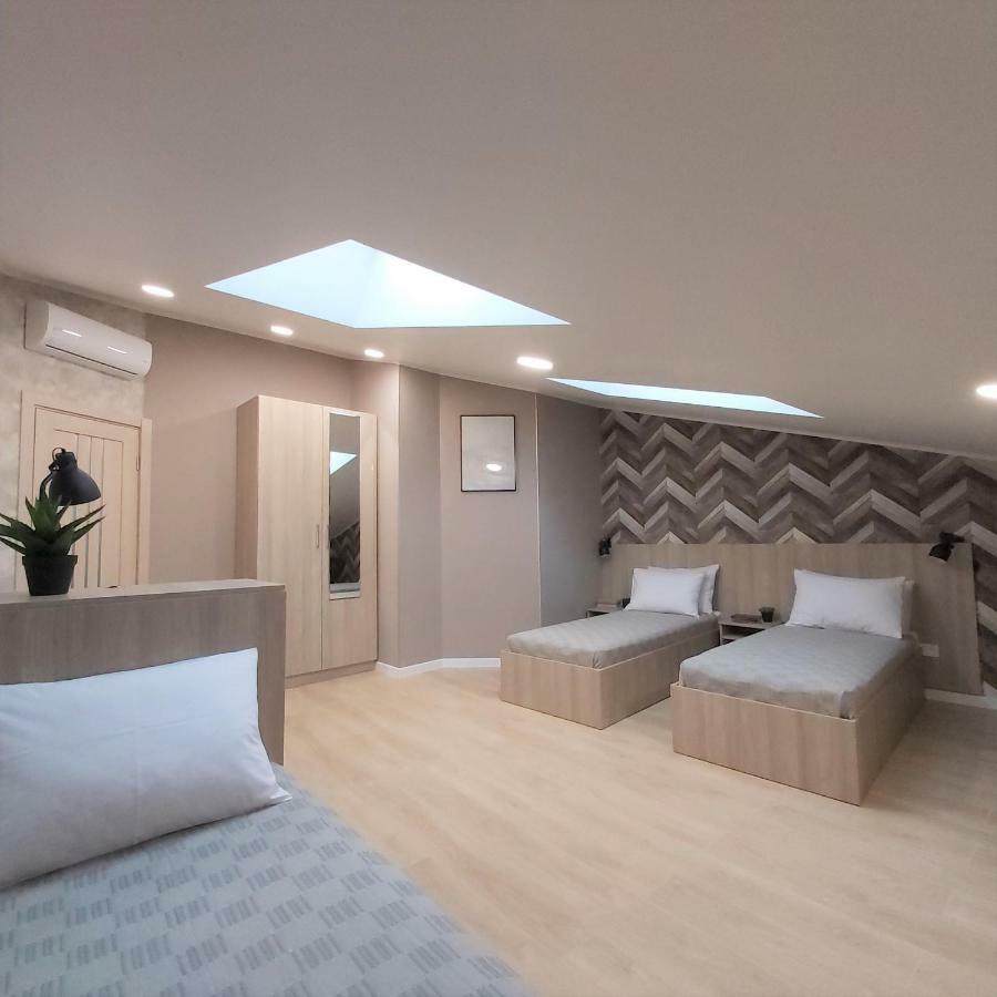 Two-Bedroom Apartment Near Forum Львов Экстерьер фото