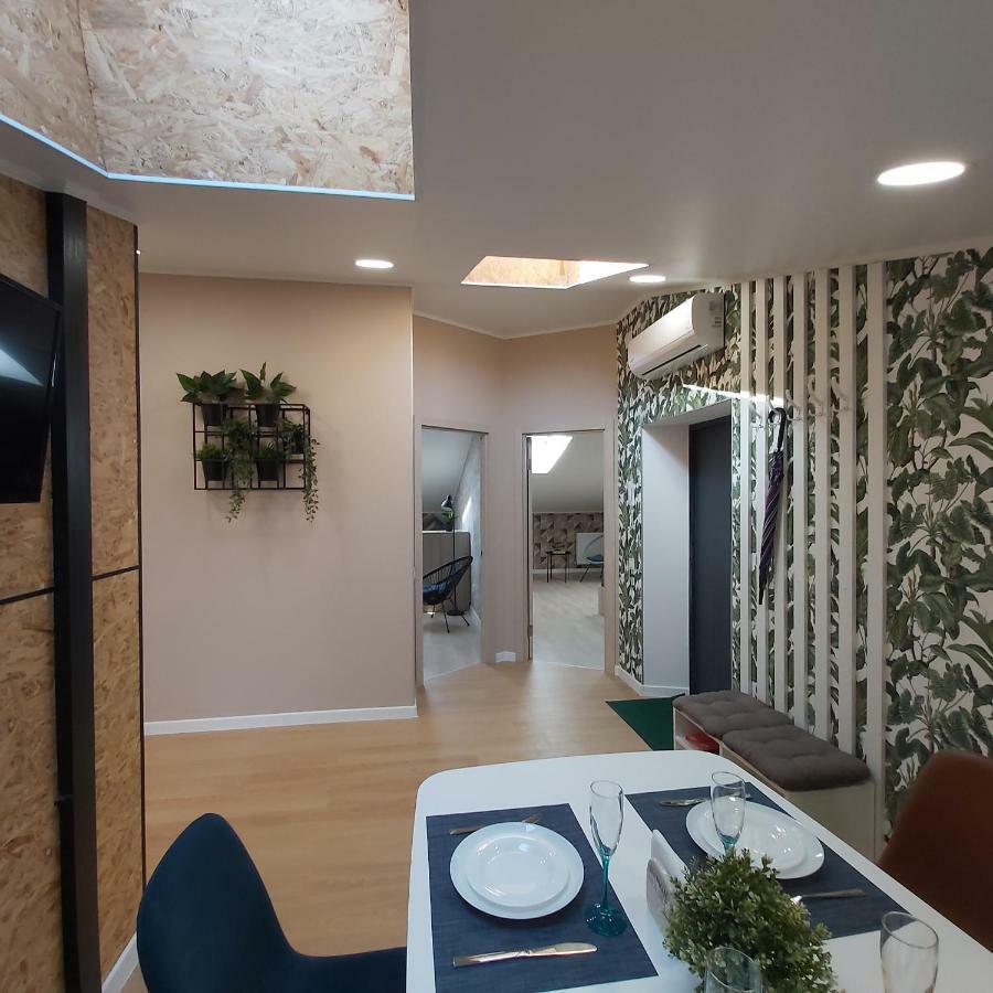 Two-Bedroom Apartment Near Forum Львов Экстерьер фото