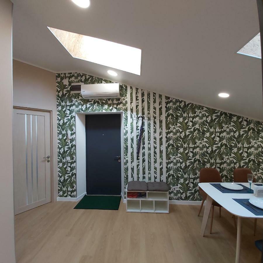Two-Bedroom Apartment Near Forum Львов Экстерьер фото