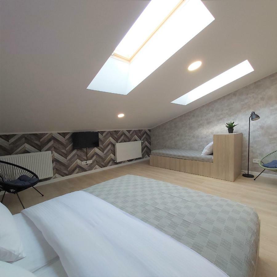 Two-Bedroom Apartment Near Forum Львов Экстерьер фото