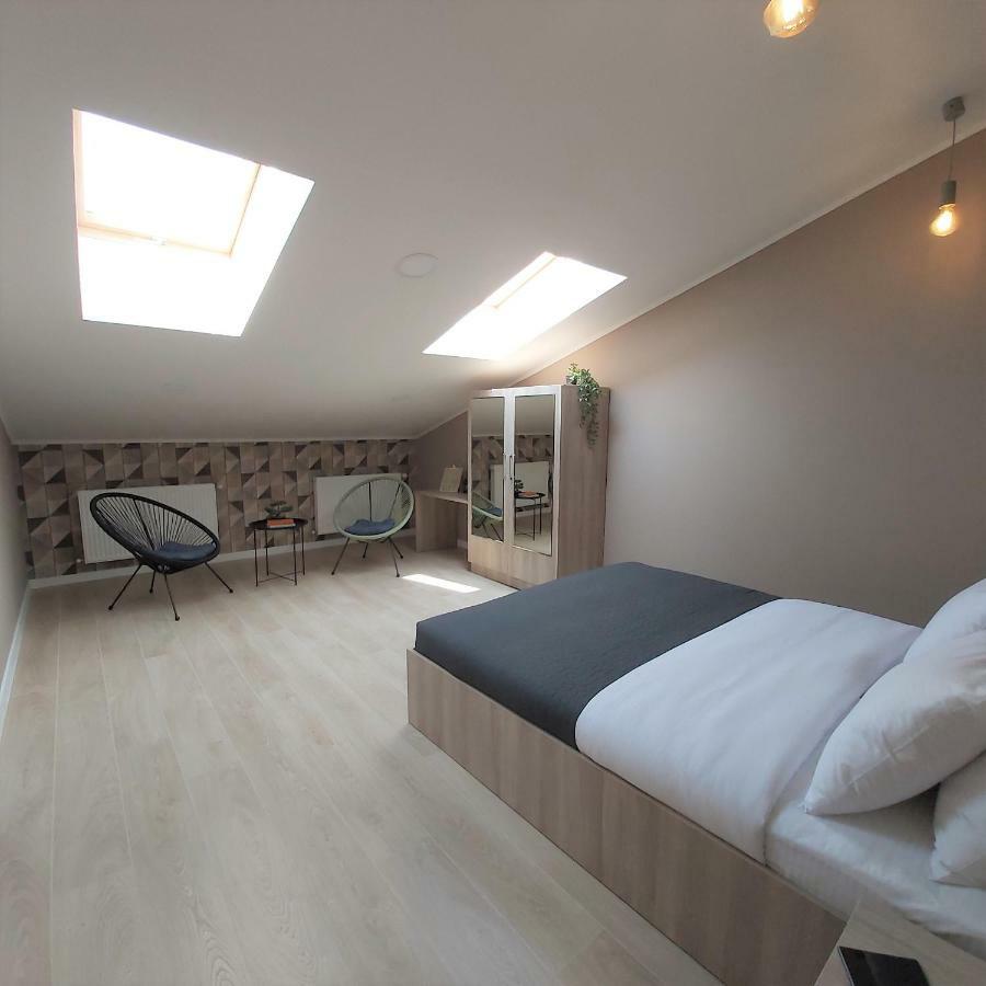 Two-Bedroom Apartment Near Forum Львов Экстерьер фото