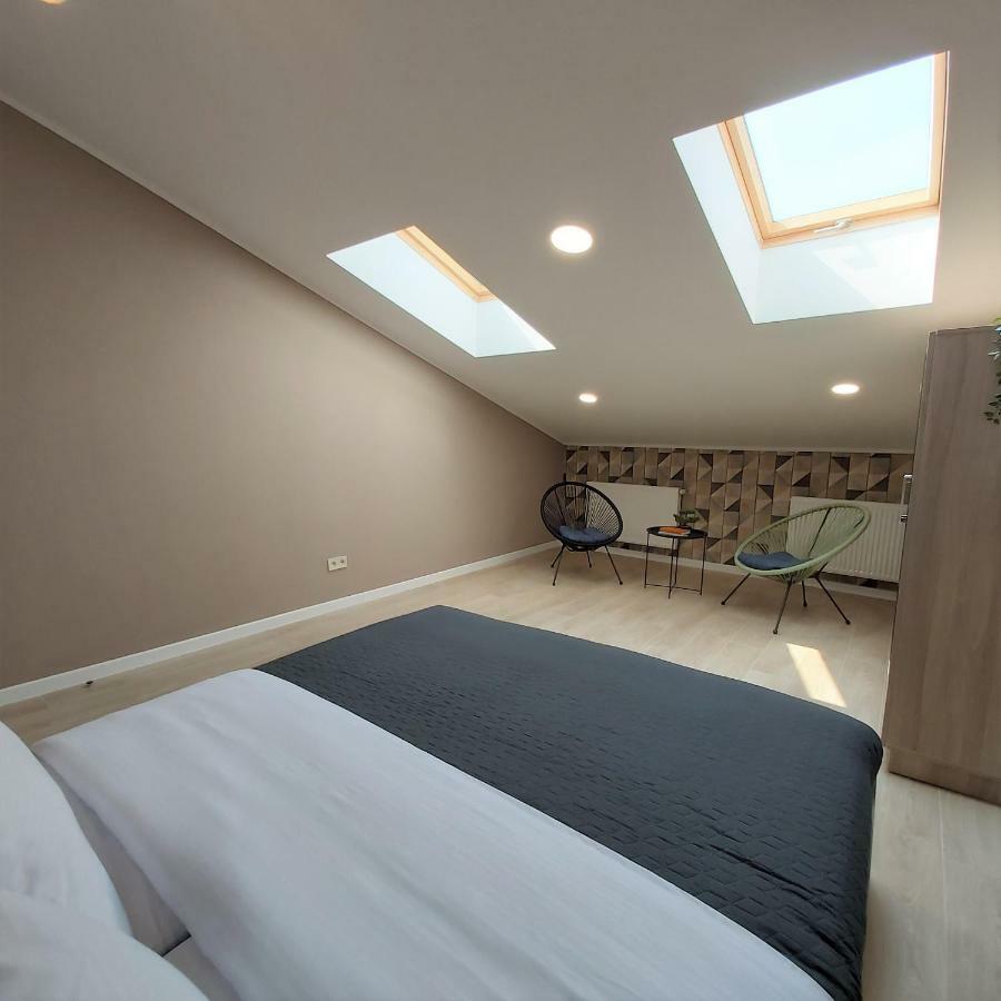Two-Bedroom Apartment Near Forum Львов Экстерьер фото