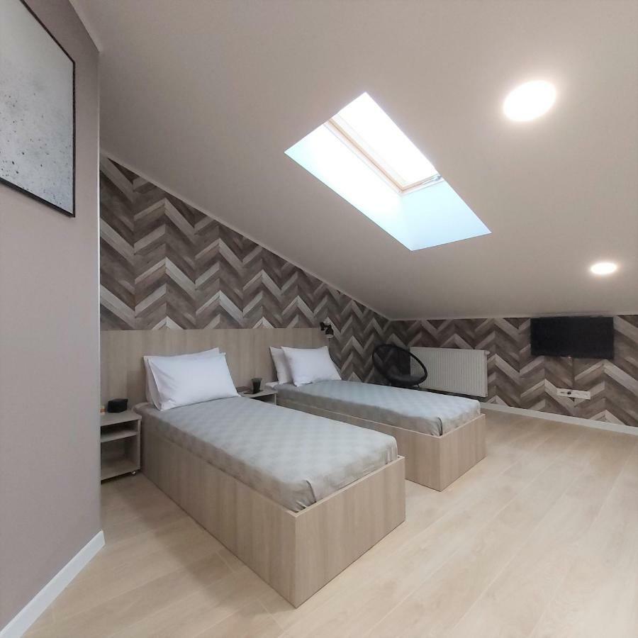 Two-Bedroom Apartment Near Forum Львов Экстерьер фото